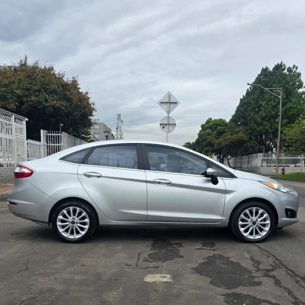 5.Ford Fiesta Titanium 2017.webp