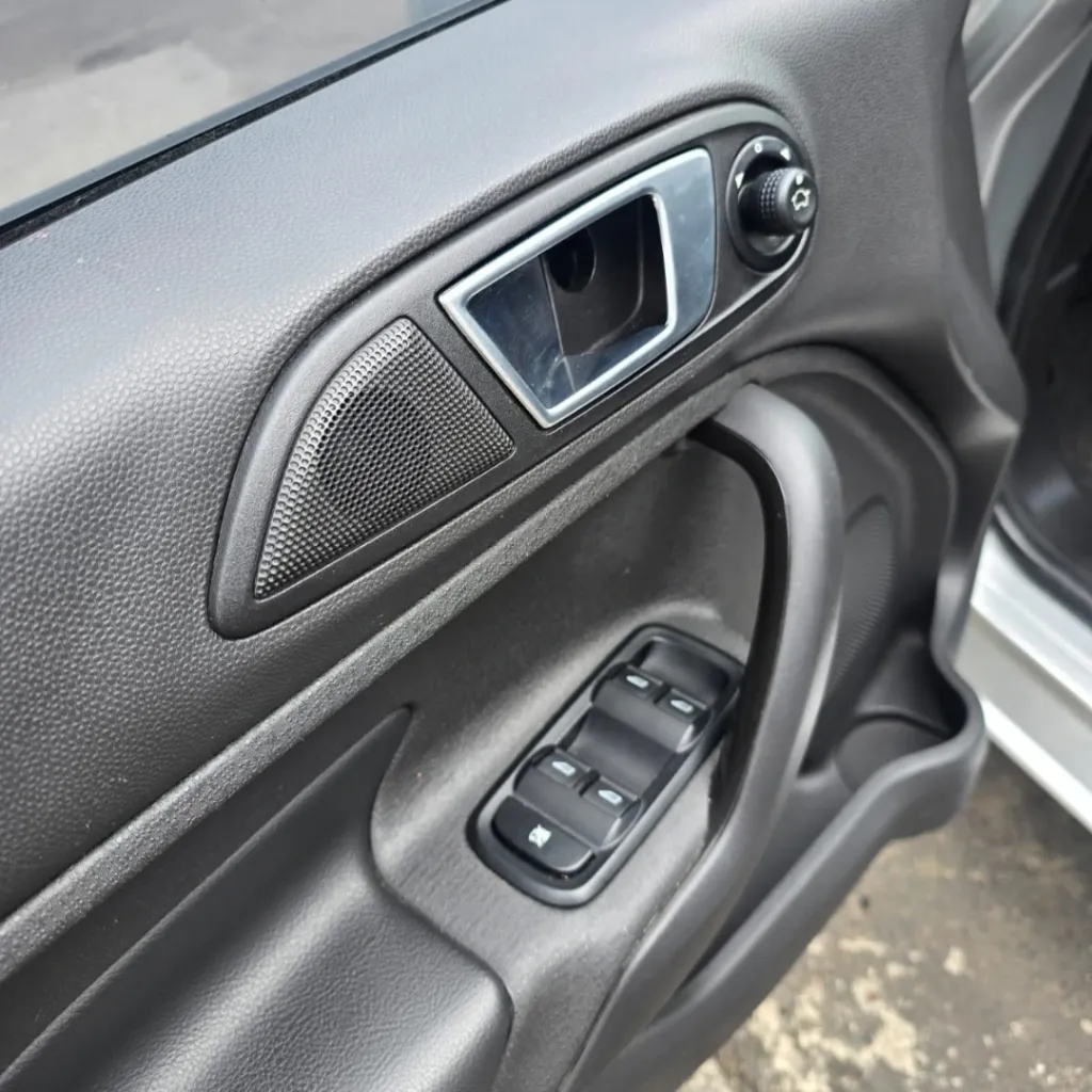 8.Ford Fiesta Titanium 2017.webp
