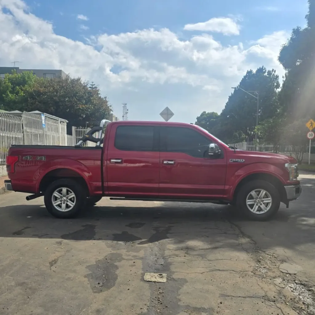6.Ford New F-150 Lariat 4x4 2018.webp