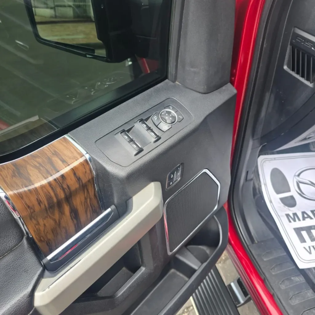 7.Ford New F-150 Lariat 4x4 2018.webp