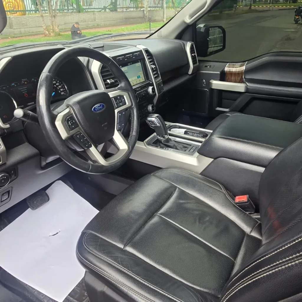 8.Ford New F-150 Lariat 4x4 2018.webp