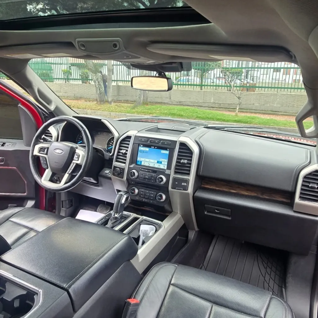 13.Ford New F-150 Lariat 4x4 2018.webp