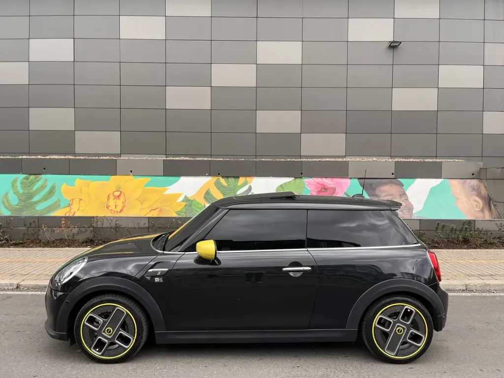 Mini Cooper Electrico 2023 2.webp