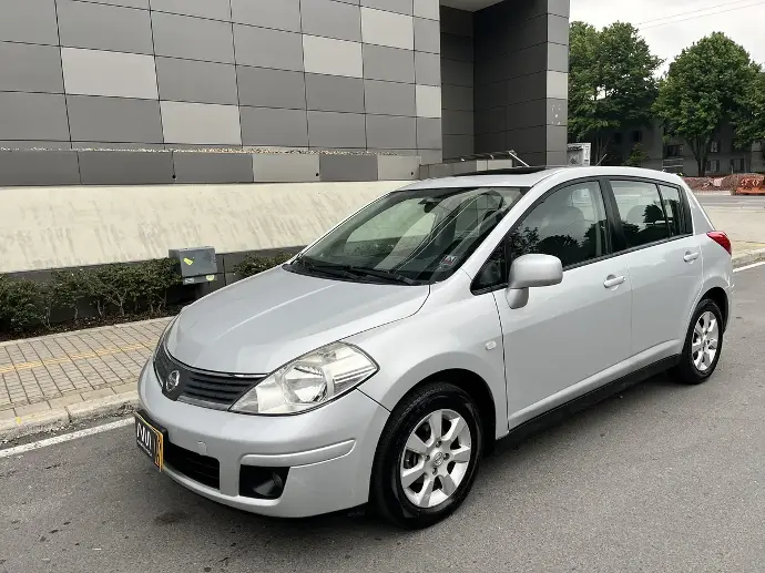 Nissan Tiida Premium A/t 2008