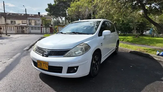 Nissan Tiida Hatchback Emotion 2009 AT