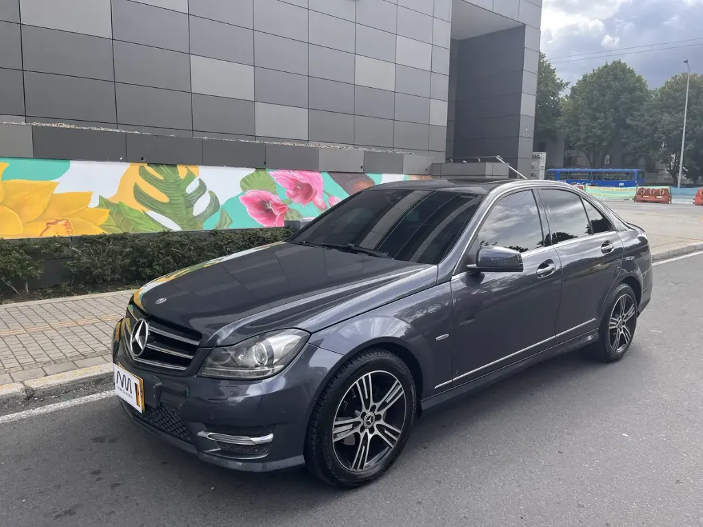 Mercedes-Benz Clase C CGI Avantgarde 2014
