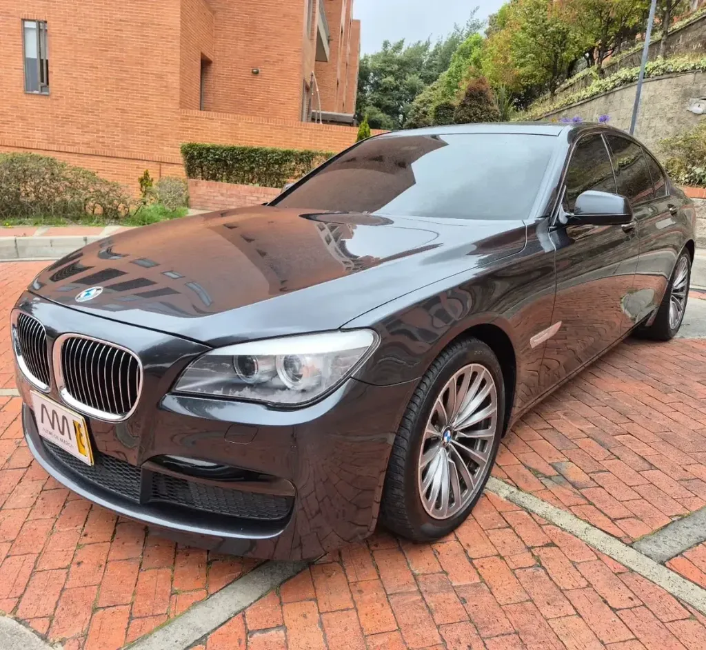 BMW Serie 7 740i F01 2012
