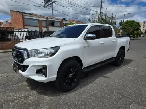 TOYOTA 	HILUX	2019