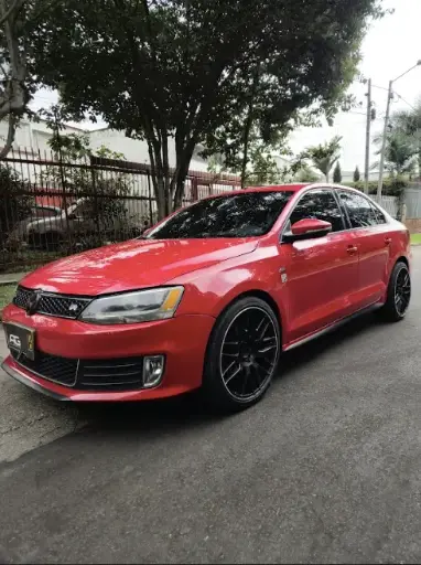 Volkswagen	Nuevo Jetta GLI 2013