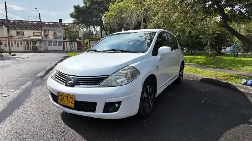 Nissan Tiida Hatchback Emotion 2009